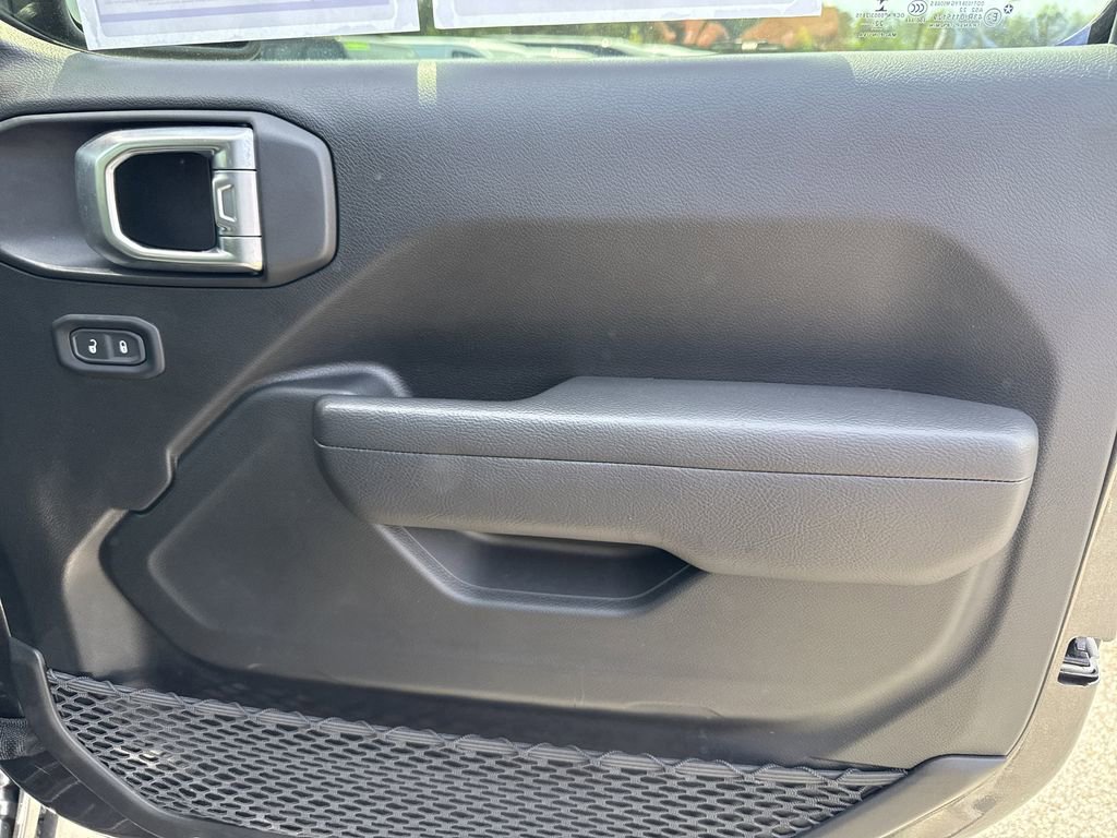 Used 2022 Jeep Gladiator Sport image 15