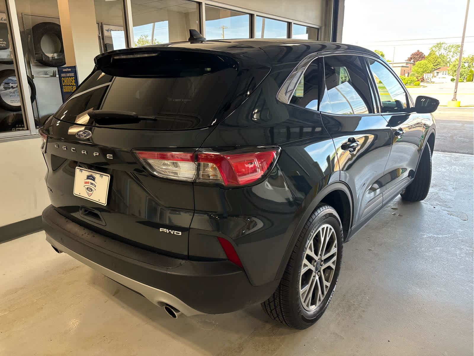 Certified 2022 Ford Escape SEL w/ Technology Package AWD/4WD image 5