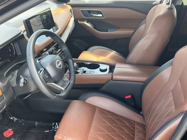 Used 2025 Nissan Rogue Platinum image 11