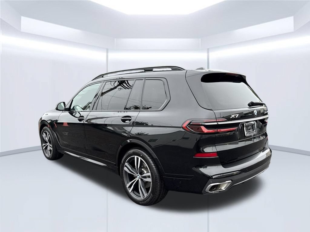 Used 2024 BMW X7 xDrive40i w/ M Sport Package AWD/4WD image 3