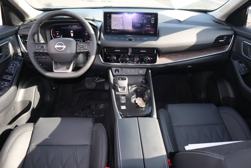 Certified 2025 Nissan Rogue Platinum FWD image 17