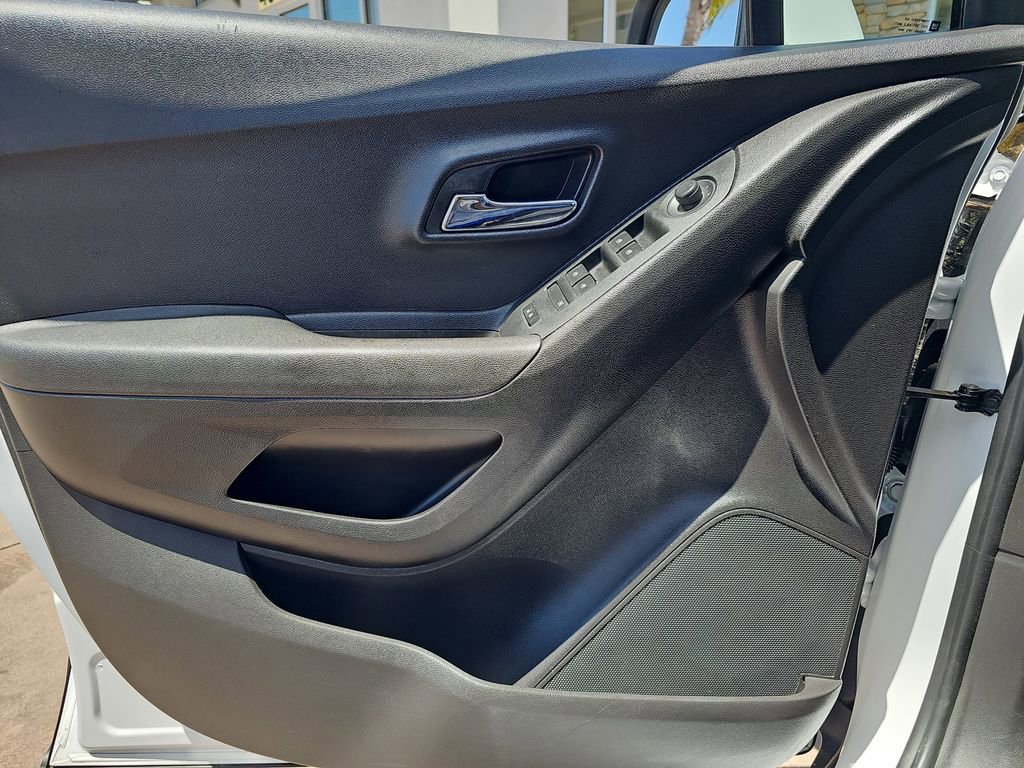Used 2018 Chevrolet Trax LS w/ Fleet Convenience Package FWD image 26