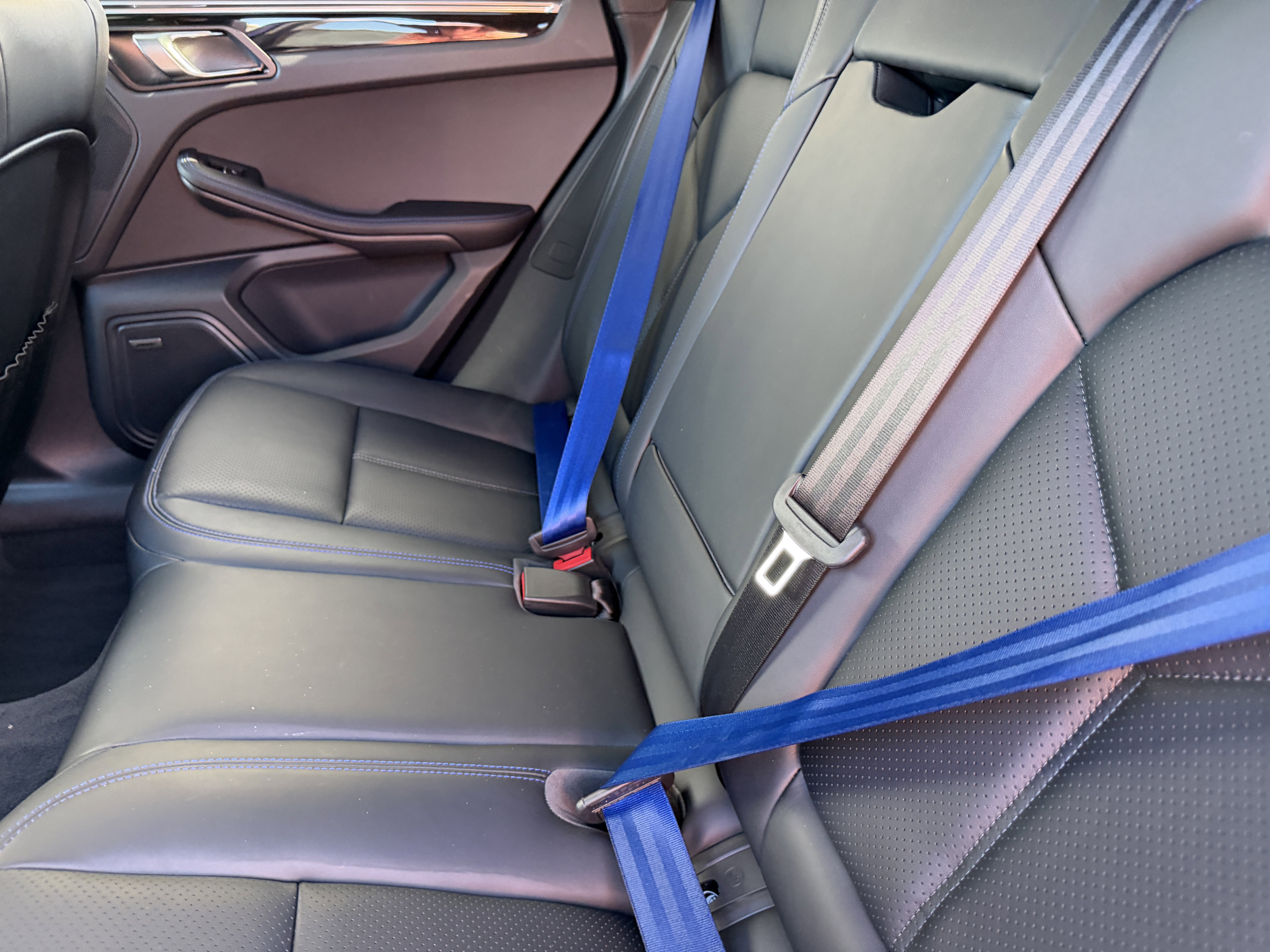 Certified 2025 Porsche Macan Turbo image 22