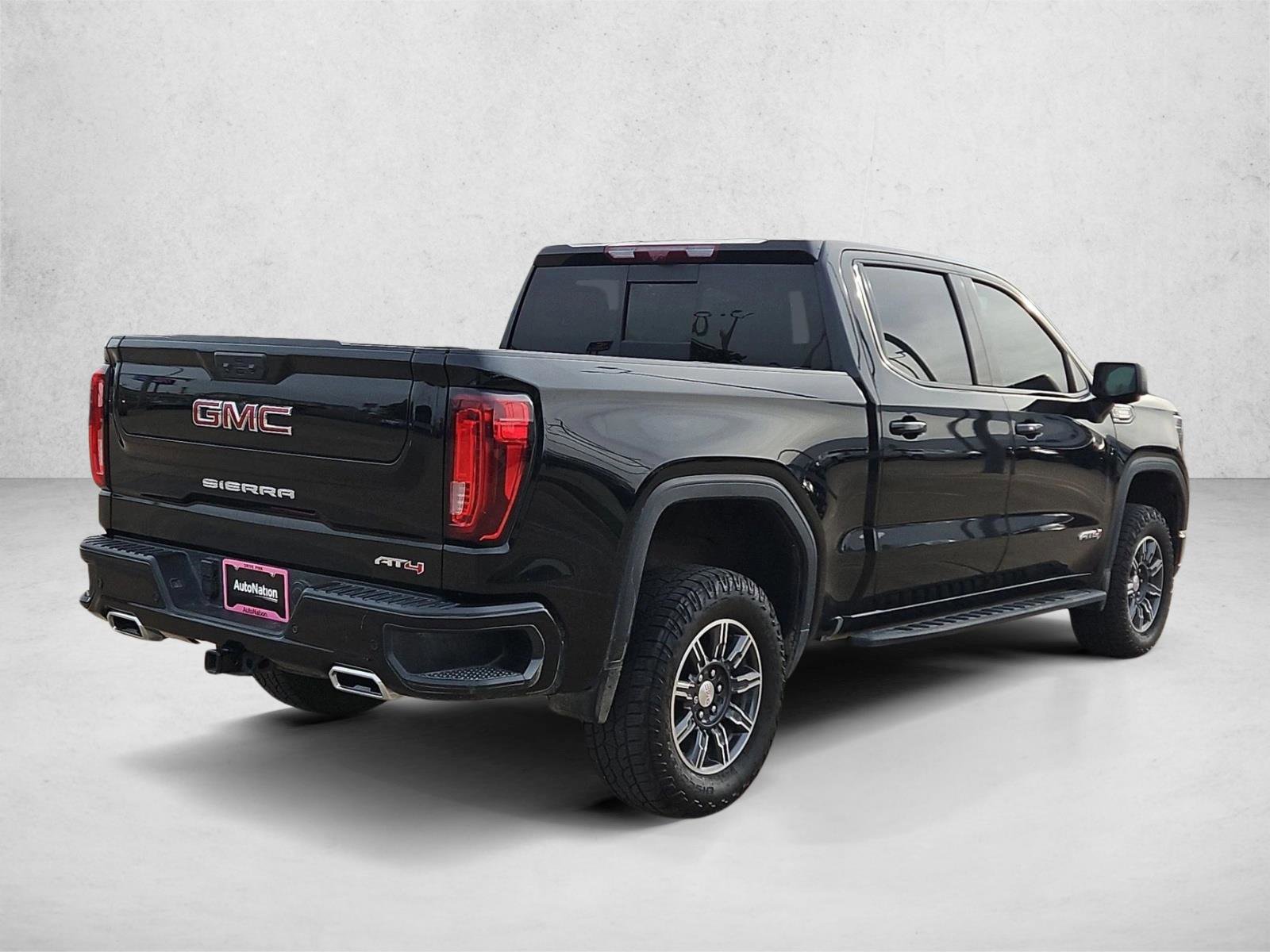 Used 2024 GMC Sierra 1500 AT4 w/ Technology Package AWD/4WD image 5