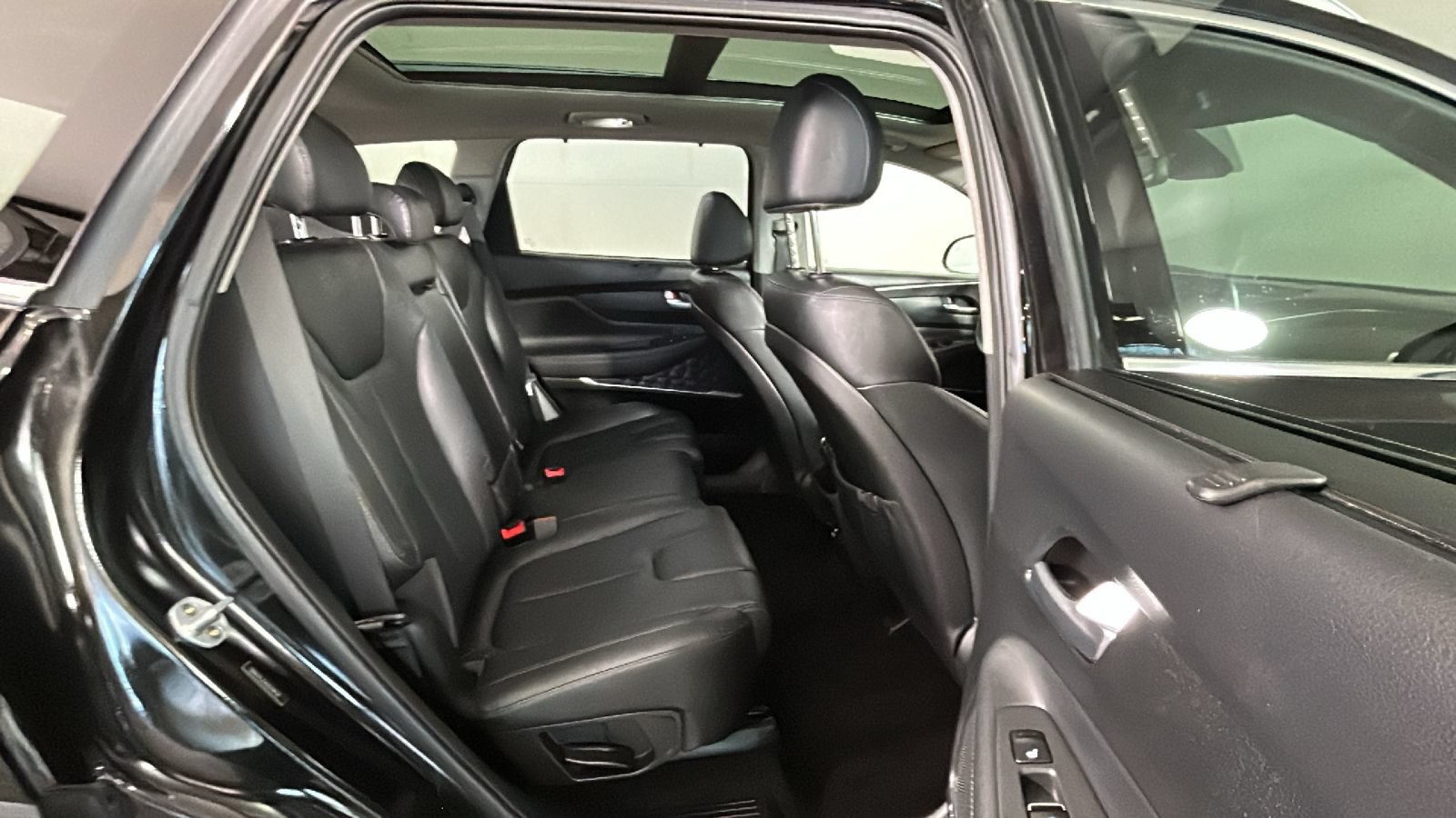 Used 2019 Hyundai Santa Fe AWD image 35