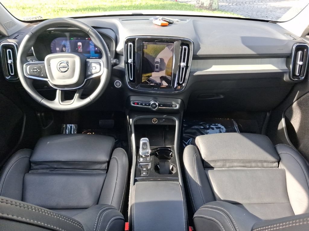 Used 2026 Volvo XC40 B5 Plus AWD/4WD image 9
