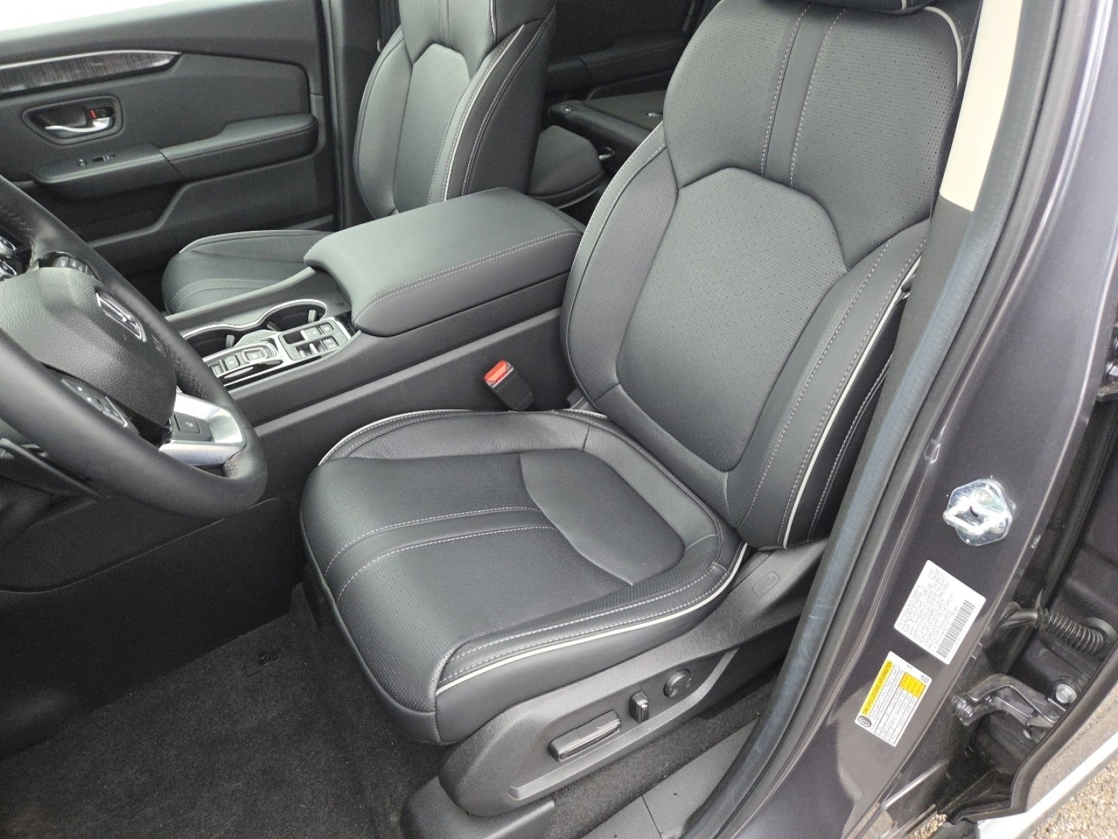 Used 2025 Honda Pilot Elite image 26