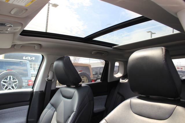 Used 2022 Jeep Compass Latitude w/ Sun and Sound Group image 24