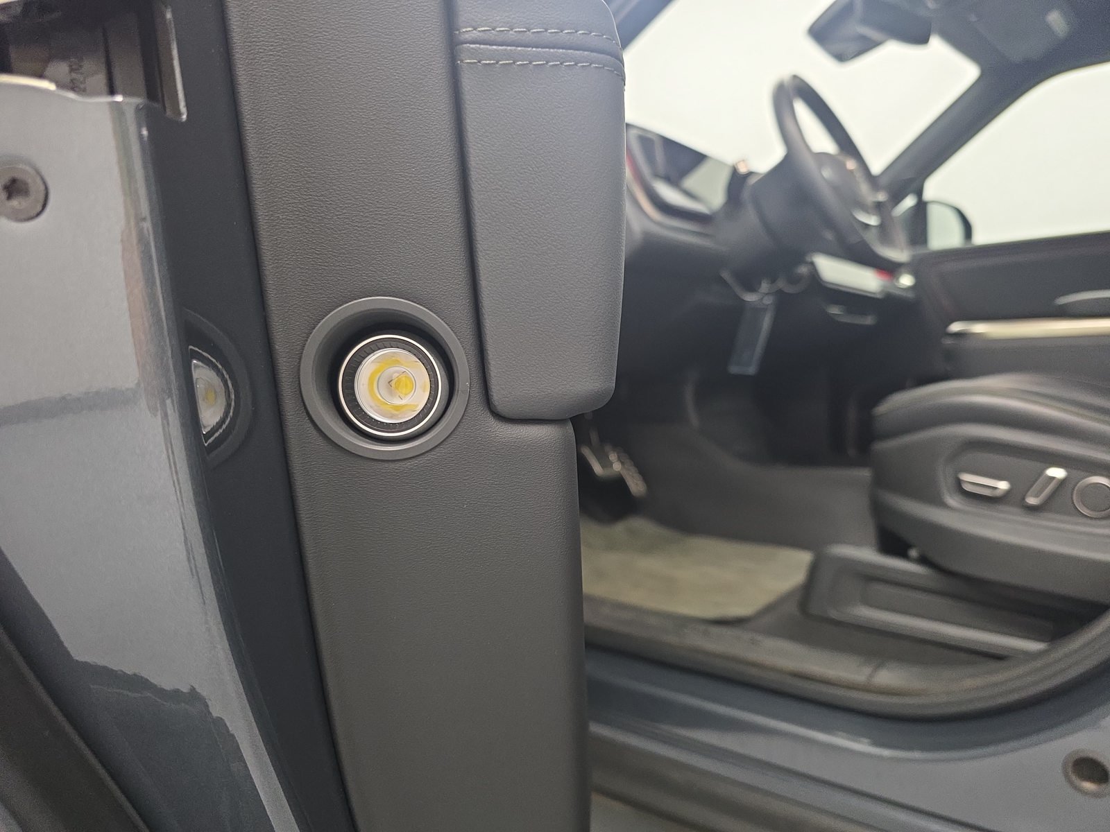 Used 2024 Rivian R1S Adventure Quad AWD/4WD image 32