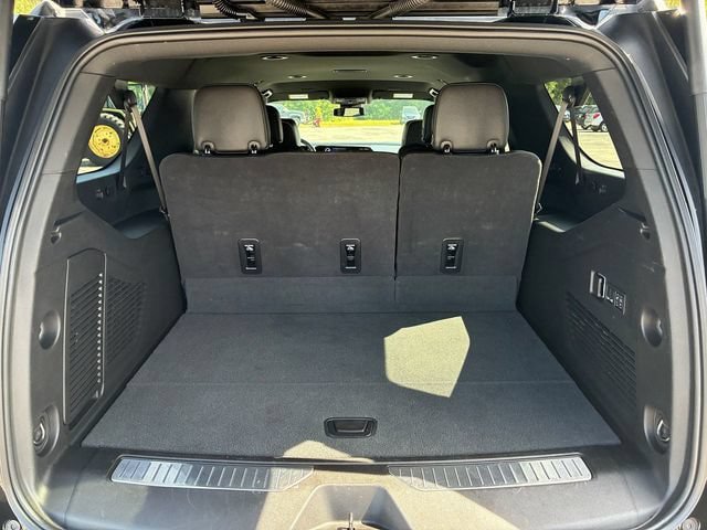 Used 2025 Chevrolet Suburban Premier AWD/4WD image 6