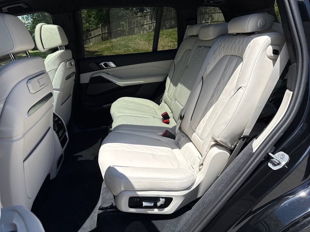 Used 2027 BMW X7 xDrive40i w/ M Sport Package AWD/4WD image 23