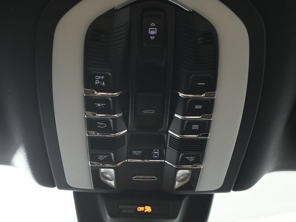 Used 2024 Porsche Macan AWD/4WD image 21