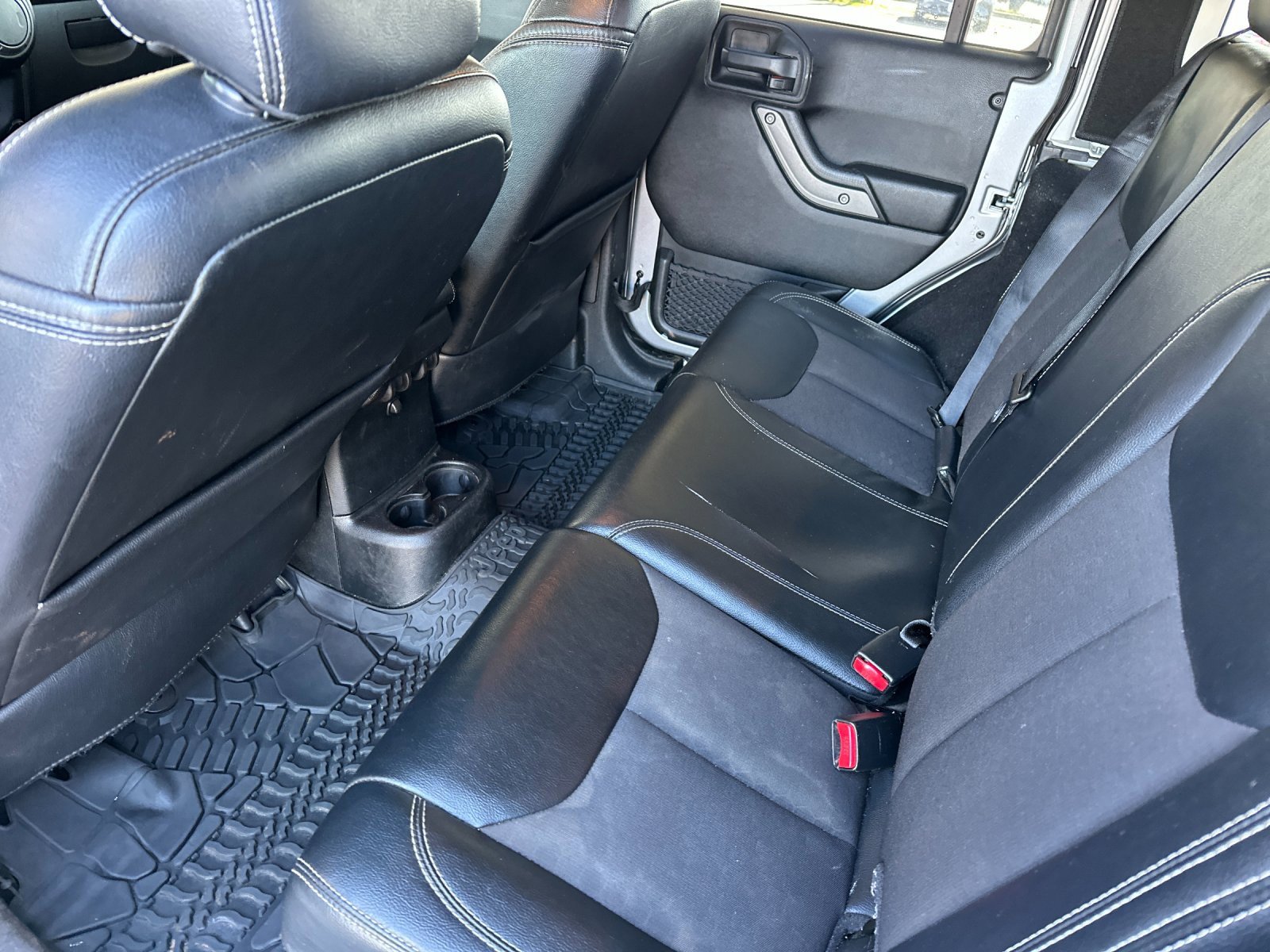 Used 2018 Jeep Wrangler Unlimited Sport image 12