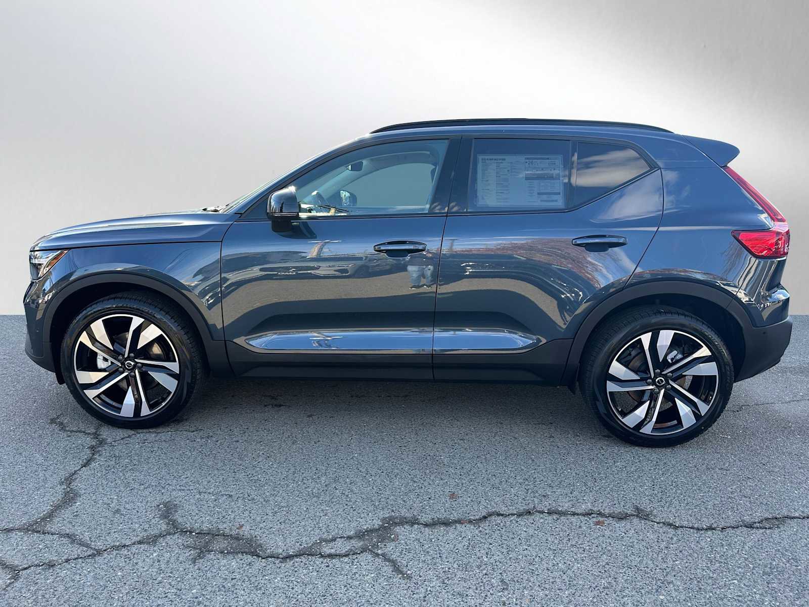 New 2026 Volvo XC40 B5 Ultra w/ Protection Package Premier image 6