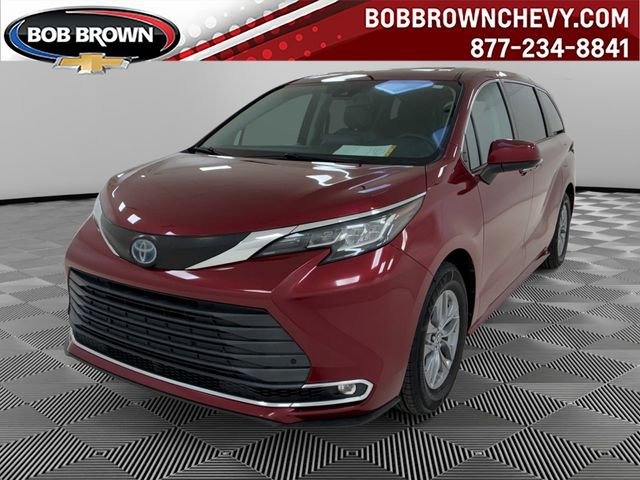 Used 2022 Toyota Sienna XLE