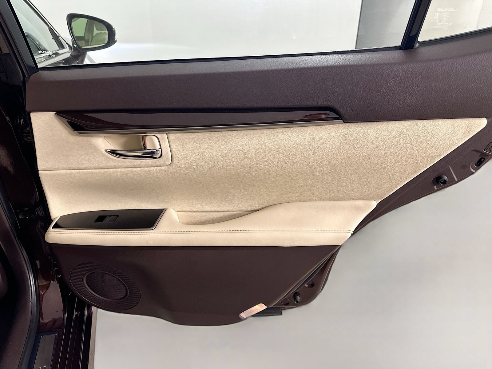Used 2018 Lexus ES 350 w/ Luxury Package w/Wood Trim FWD image 40