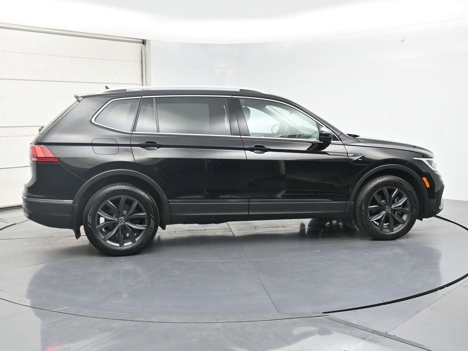 Used 2022 Volkswagen Tiguan SE AWD/4WD image 25