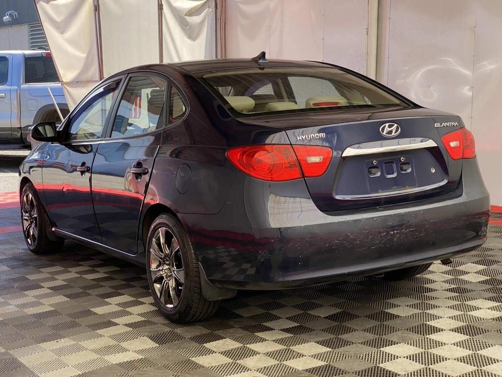 Used 2010 Hyundai Elantra GLS FWD image 4