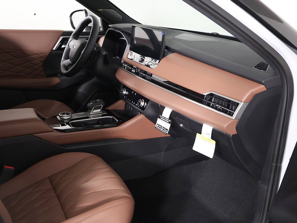New 2025 Mitsubishi Outlander SEL image 30