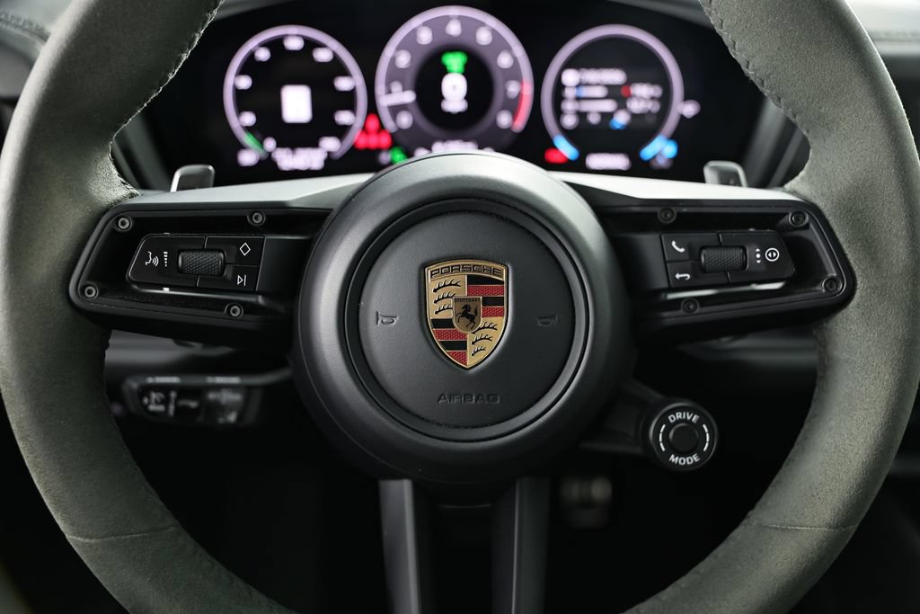 Certified 2025 Porsche Cayenne GTS AWD/4WD image 36