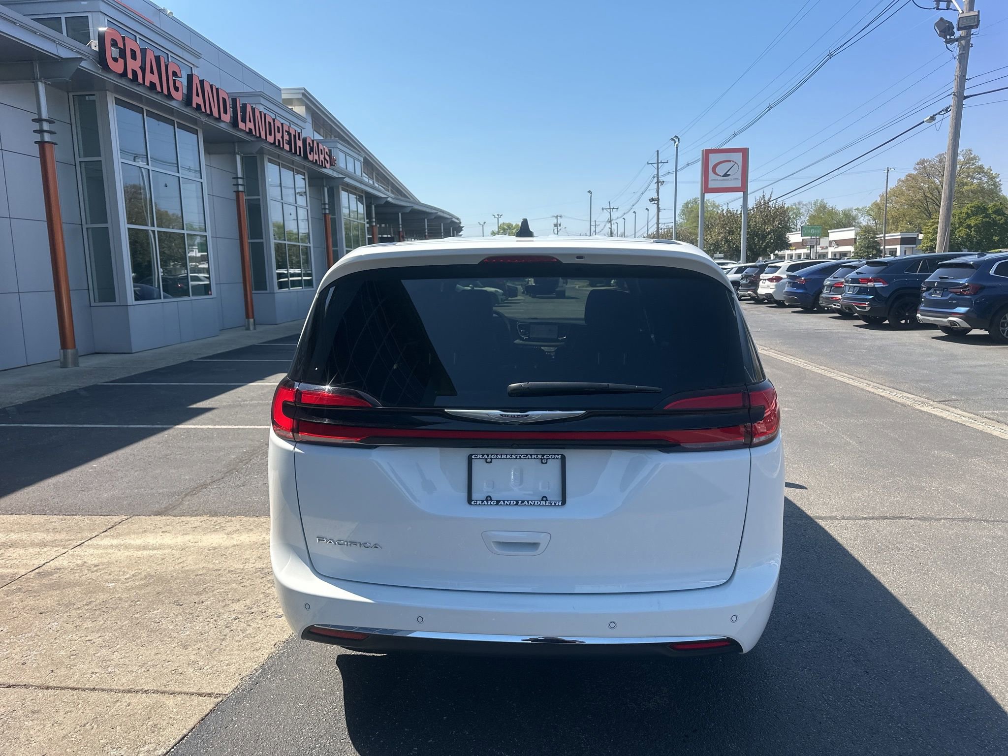 Used 2025 Chrysler Pacifica Select image 6