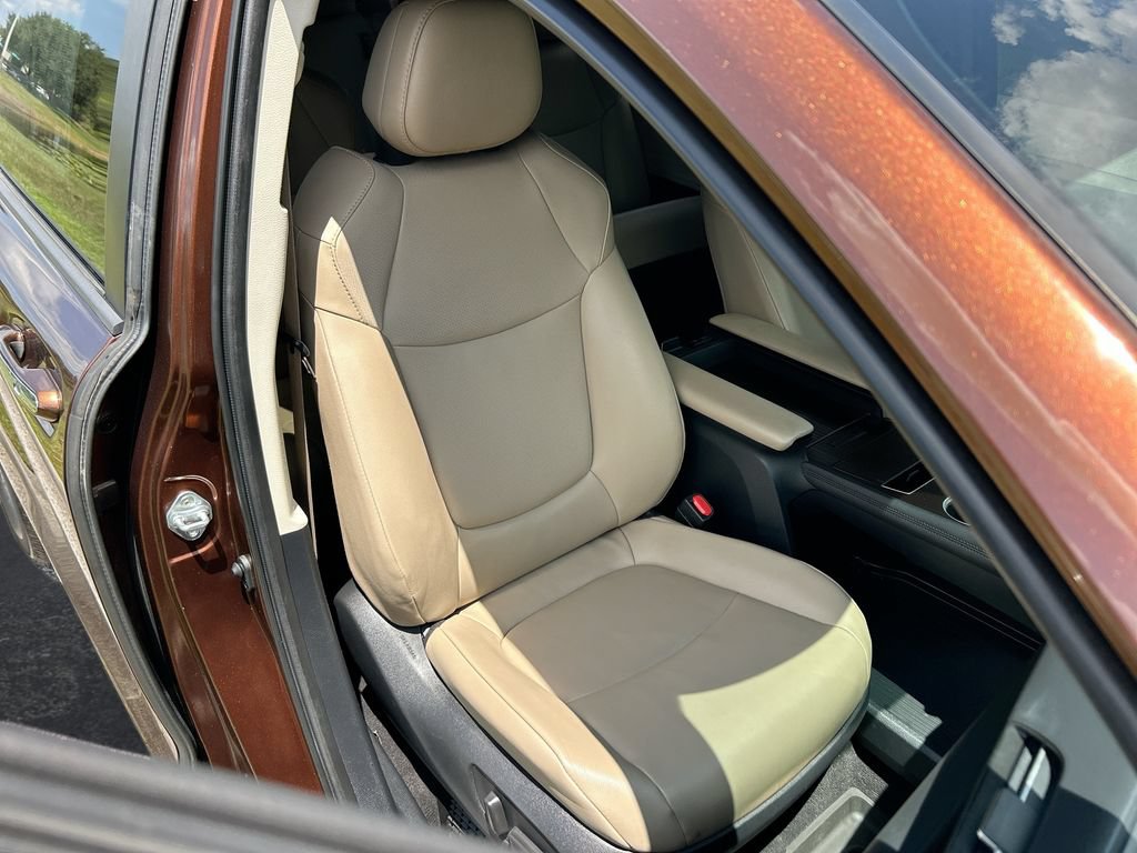 Certified 2021 Toyota Sienna XLE FWD image 33