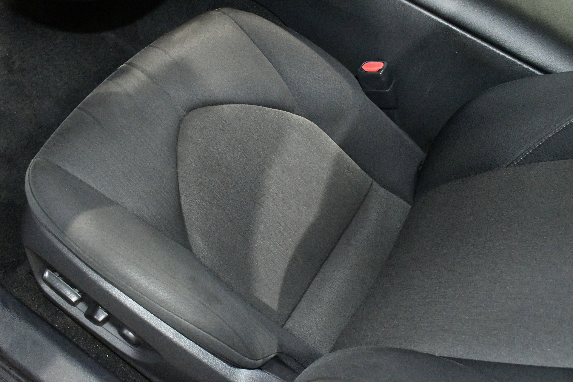 Used 2021 Toyota Camry LE image 11