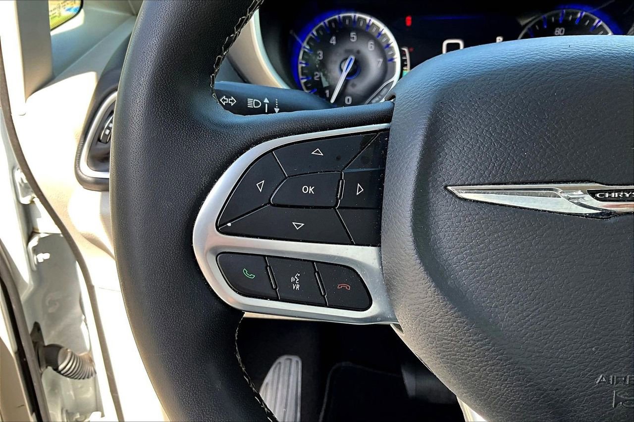 Certified 2024 Chrysler Pacifica Touring-L FWD image 29