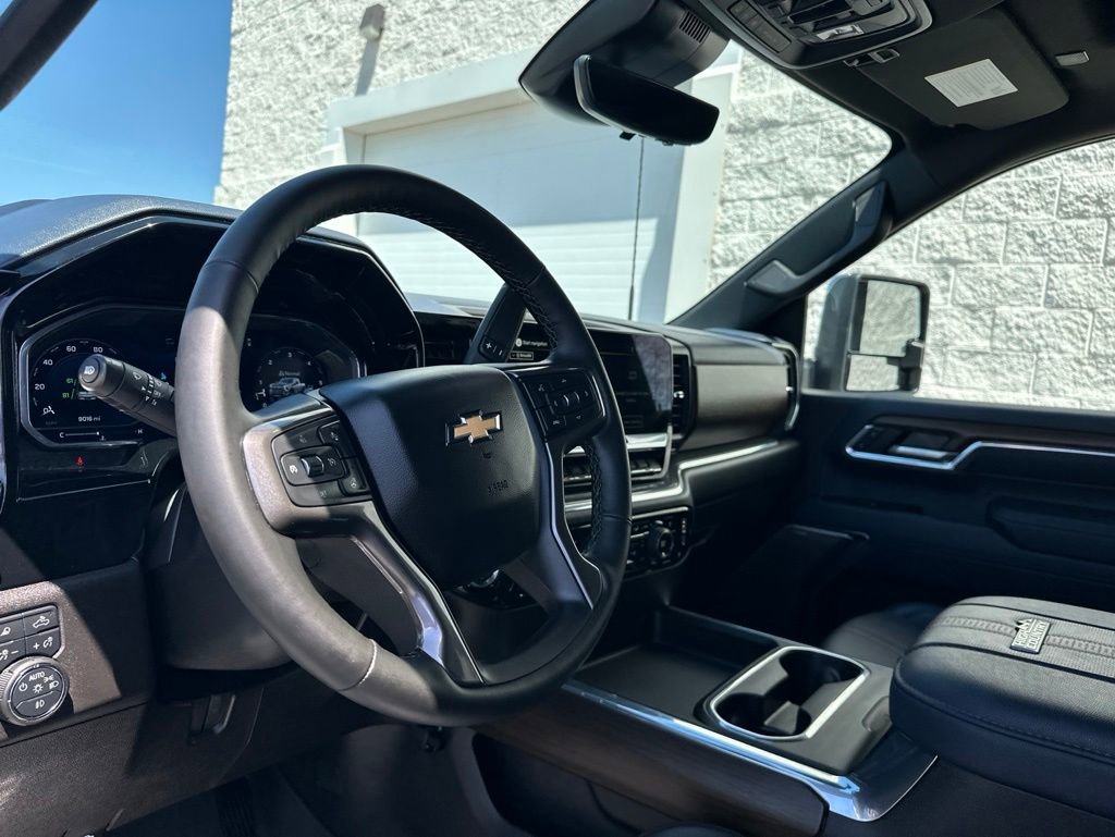 Used 2025 Chevrolet Silverado 2500 High Country w/ Technology Package AWD/4WD image 17