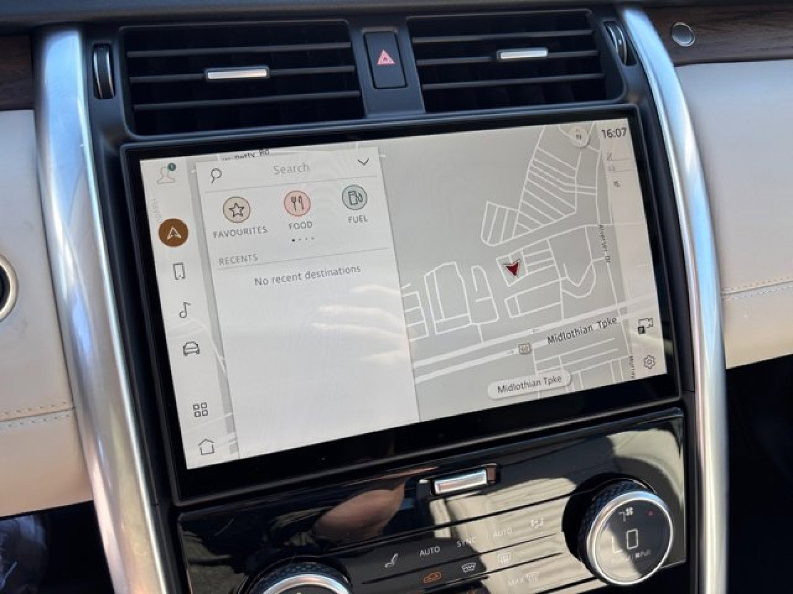 New 2025 Land Rover Discovery S image 16