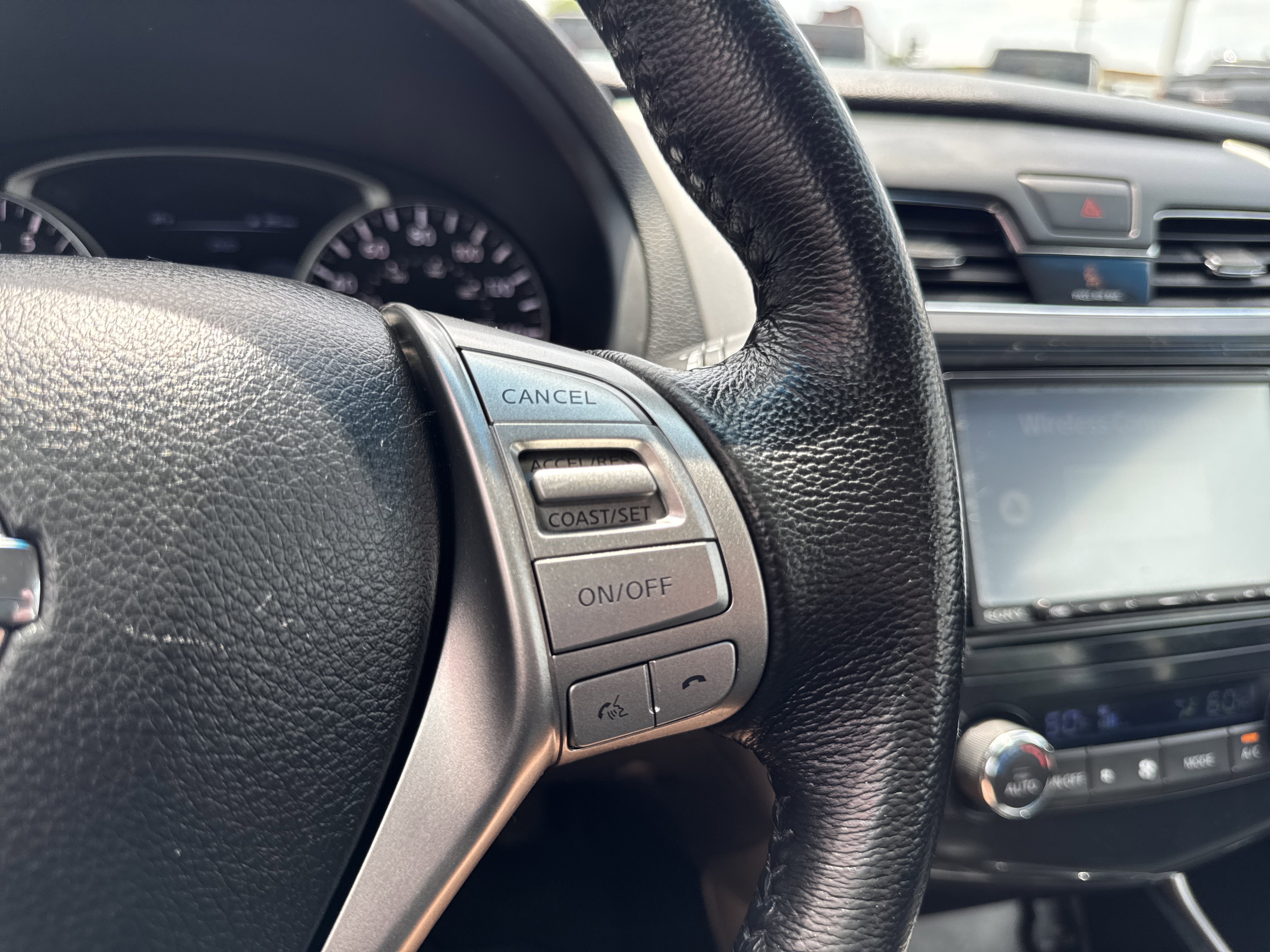 Used 2015 Nissan Altima 2.5 SV FWD image 19