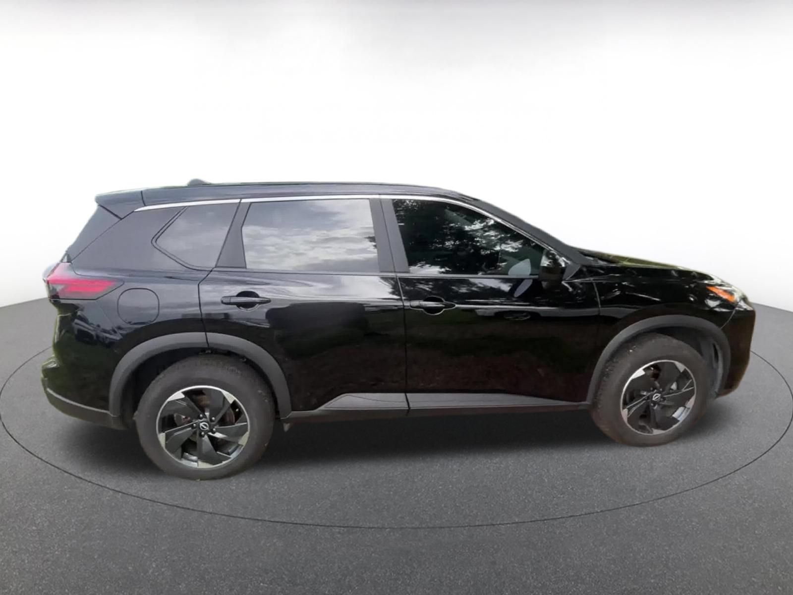Used 2025 Nissan Rogue SV AWD/4WD image 15