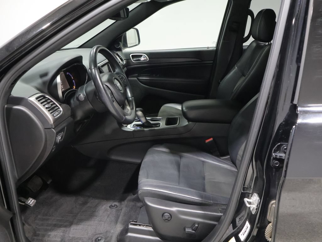 Used 2018 Jeep Grand Cherokee Altitude AWD/4WD image 12