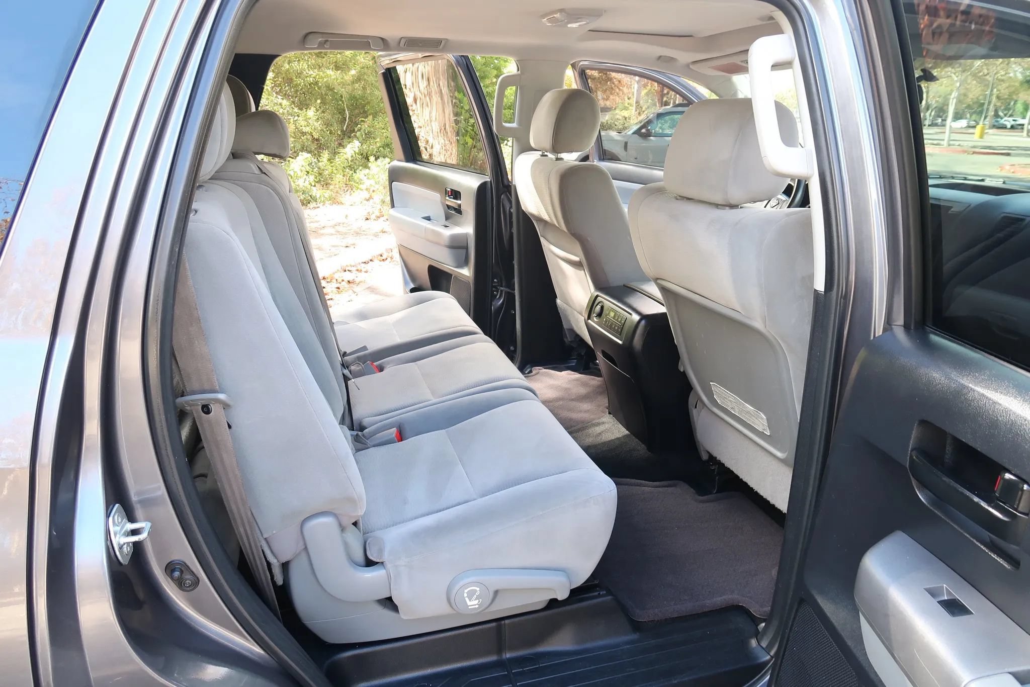 Used 2014 Toyota Sequoia SR5 AWD/4WD image 20