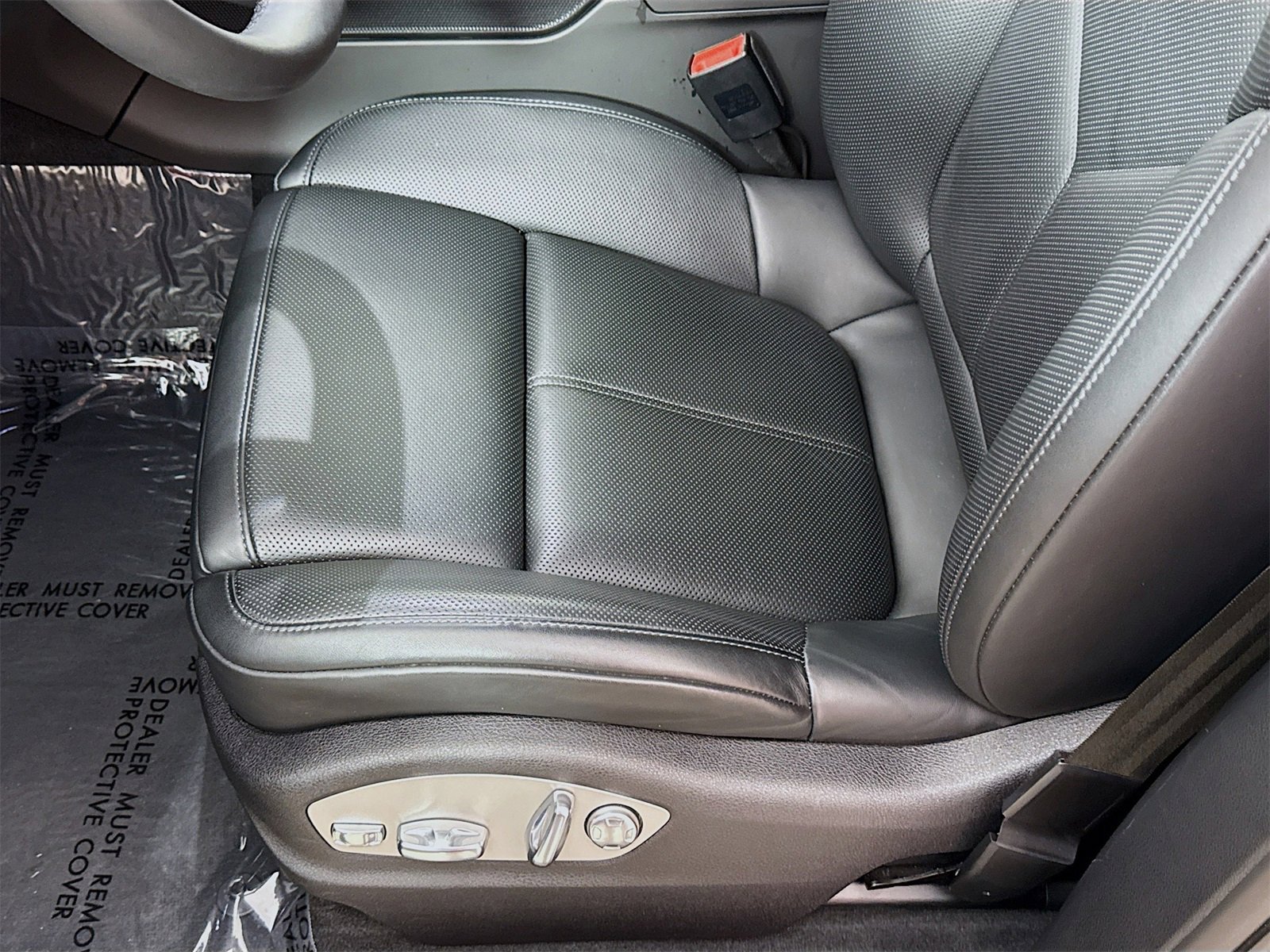 Used 2025 Porsche Macan image 16