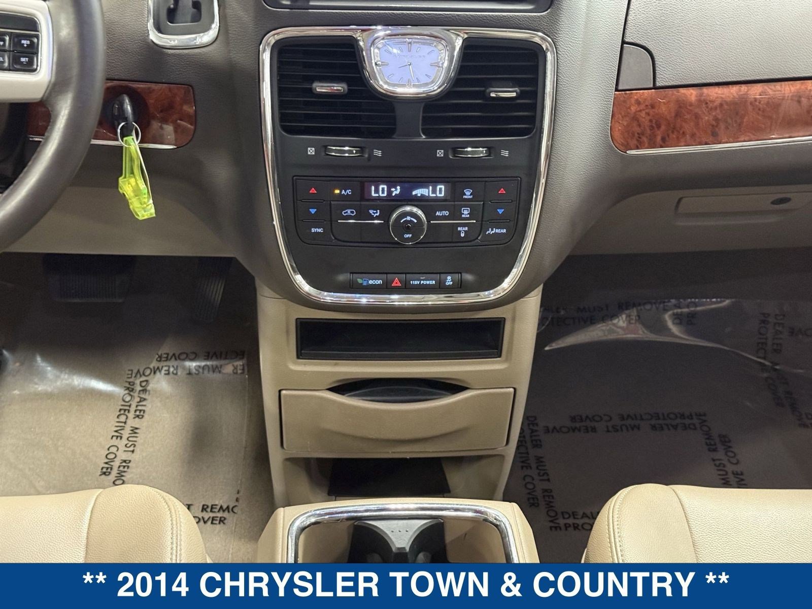 Used 2014 Chrysler Town & Country Touring-L image 18