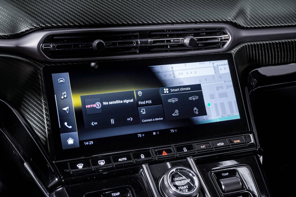 Used 2025 Aston Martin V8 Vantage Coupe image 27