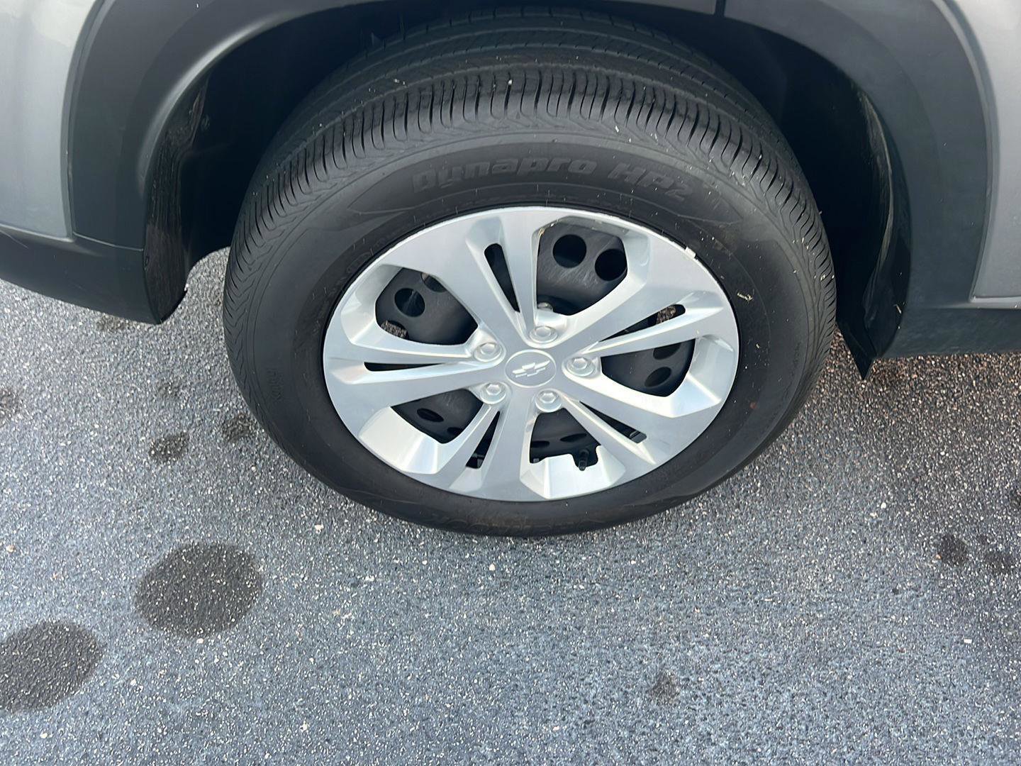 Used 2024 Chevrolet Trax LS image 36