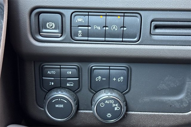 Used 2024 Chevrolet Suburban LT image 40