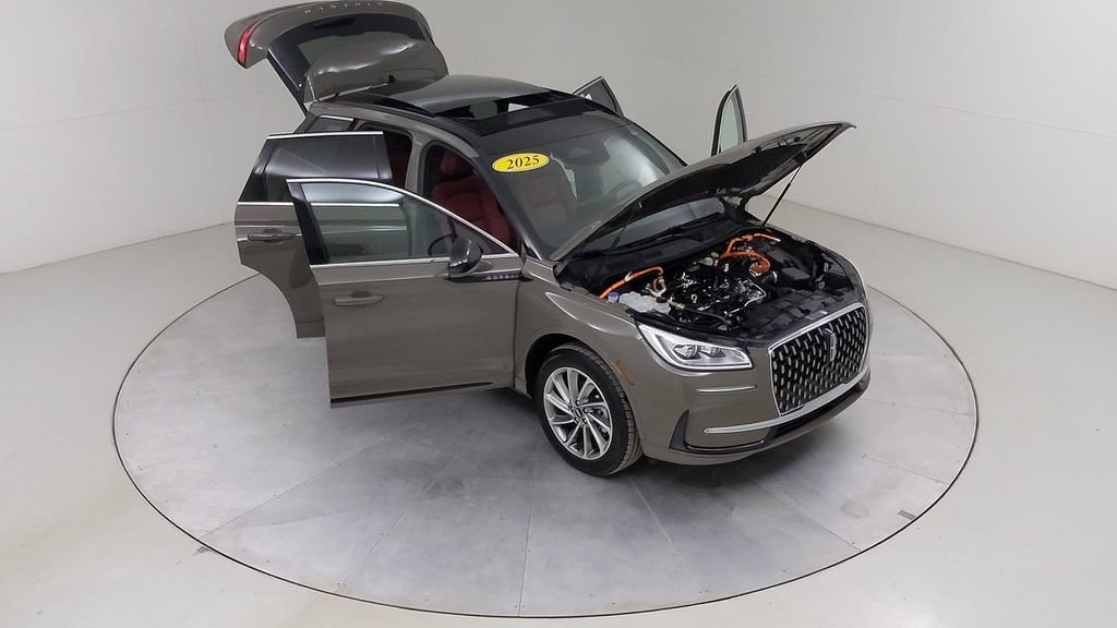 Used 2025 Lincoln Corsair Grand Touring w/ Towing Package image 47