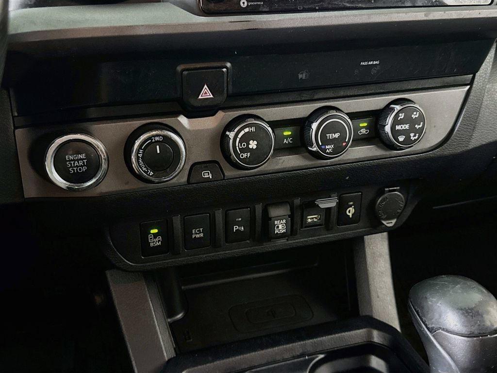 Used 2020 Toyota Tacoma TRD Off-Road w/ Technology Package AWD/4WD image 19