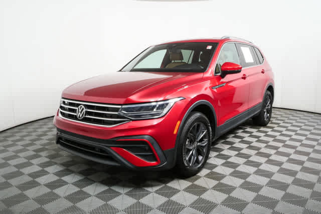 Certified 2023 Volkswagen Tiguan SE FWD image 34