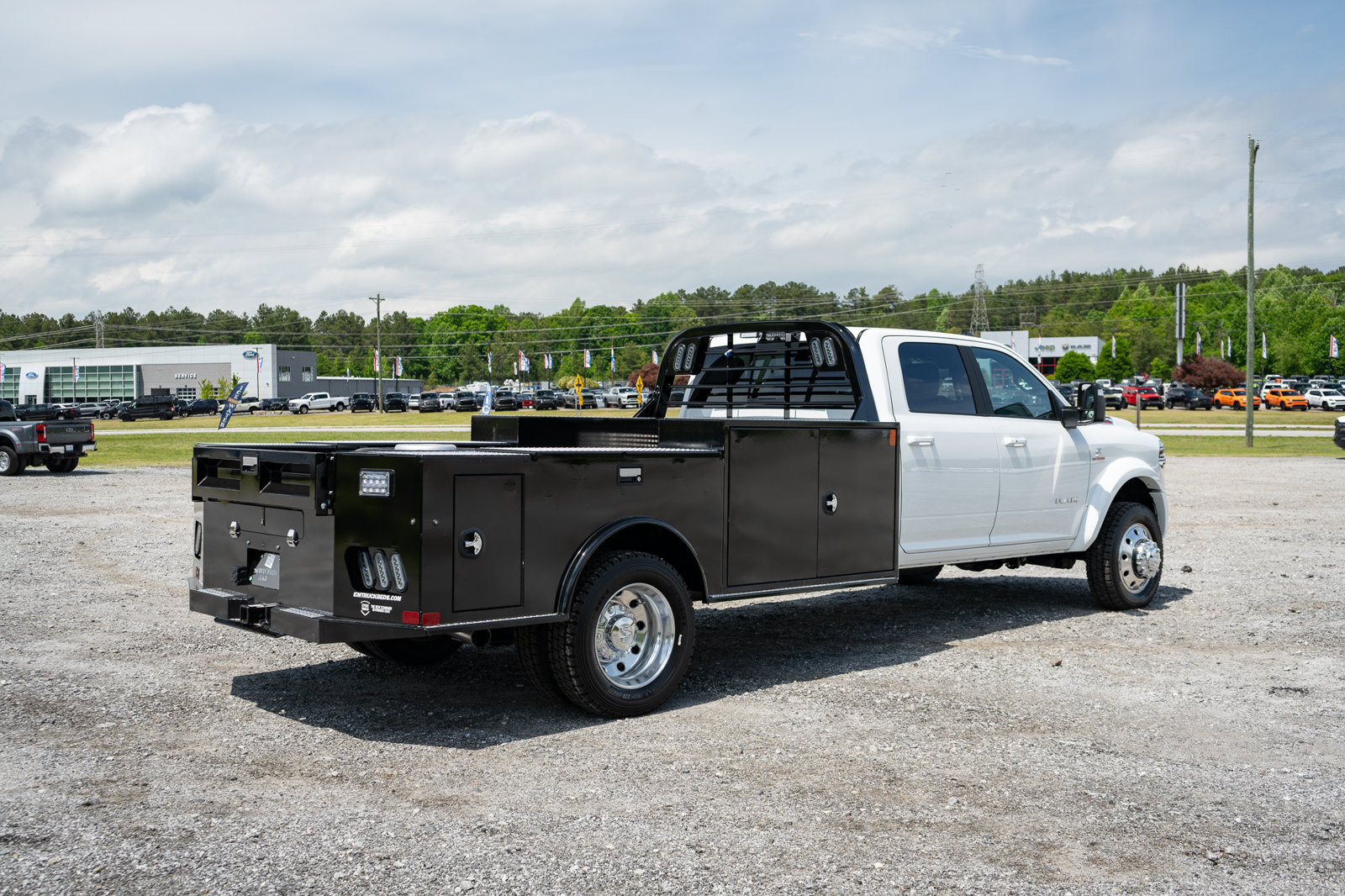 New 2026 RAM 4500 4x4 Crew Cab DRW w/ Laramie Trim Package image 25