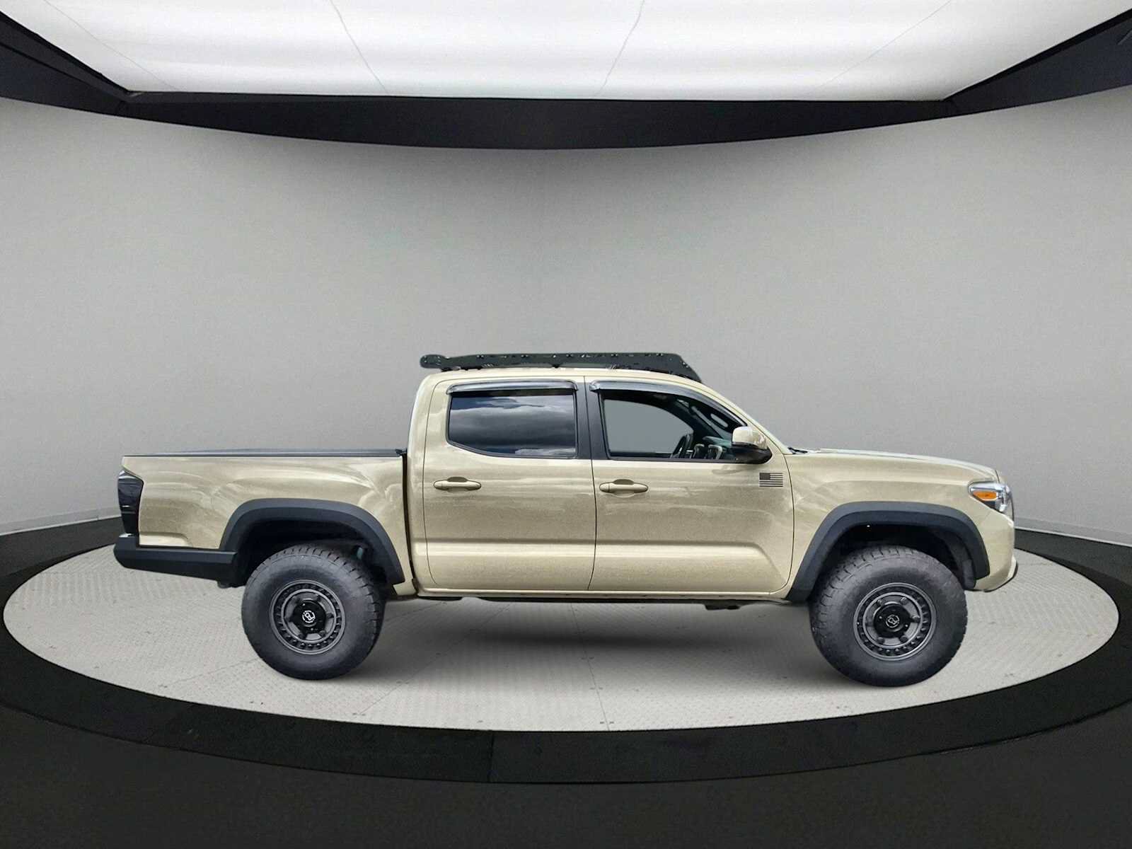 Used 2017 Toyota Tacoma TRD Off-Road w/ Tow Package AWD/4WD image 9