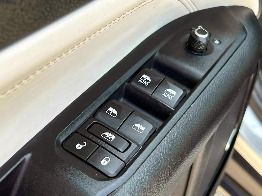 Certified 2022 Jeep Compass Limited w/ Sun and Sound Group AWD/4WD image 19