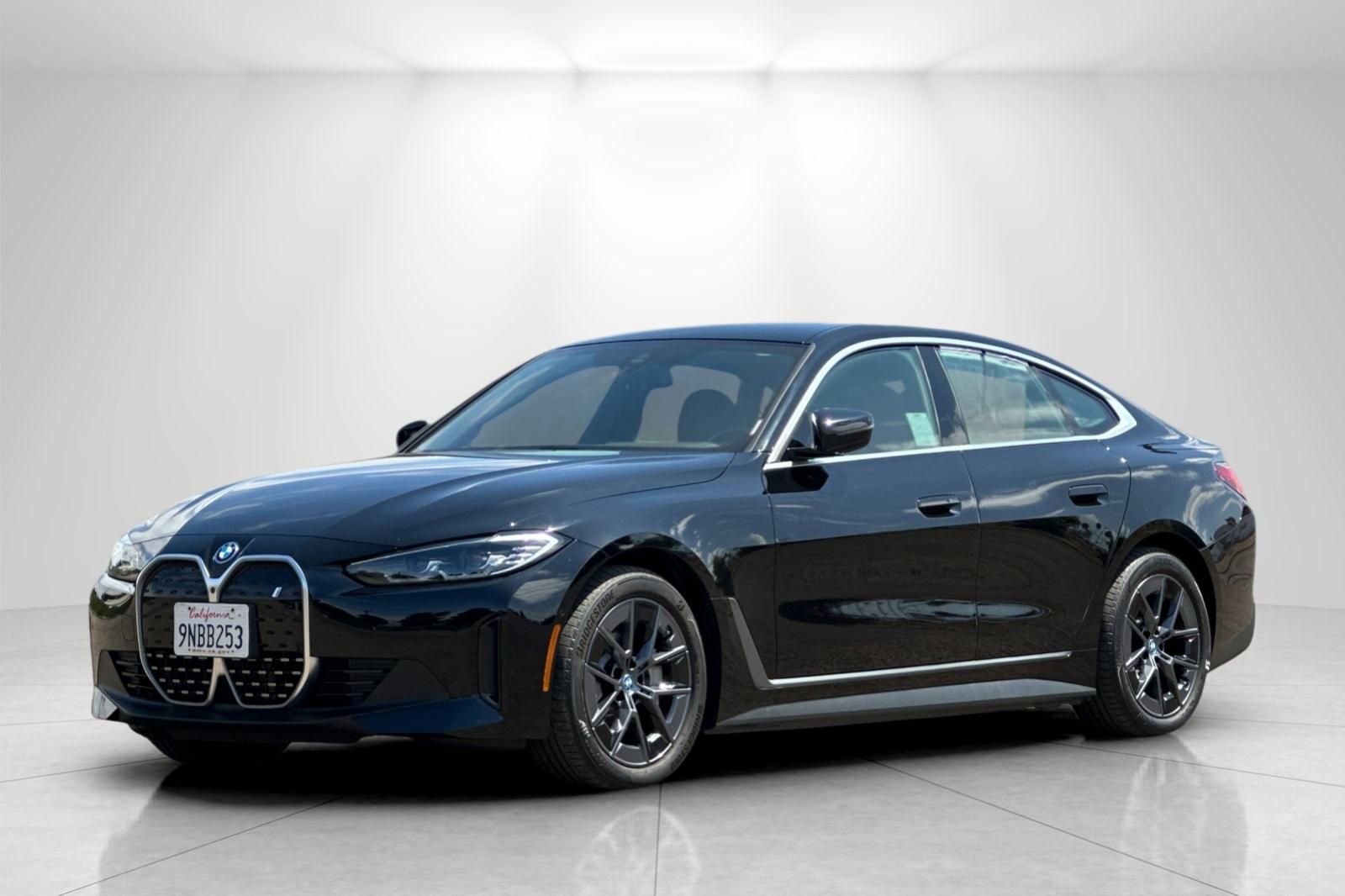 Used 2024 BMW i4 eDrive35 w/ Premium Package RWD image 7