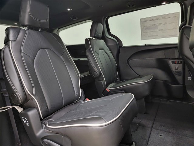 New 2026 Chrysler Pacifica Limited w/ S Appearance Package image 19