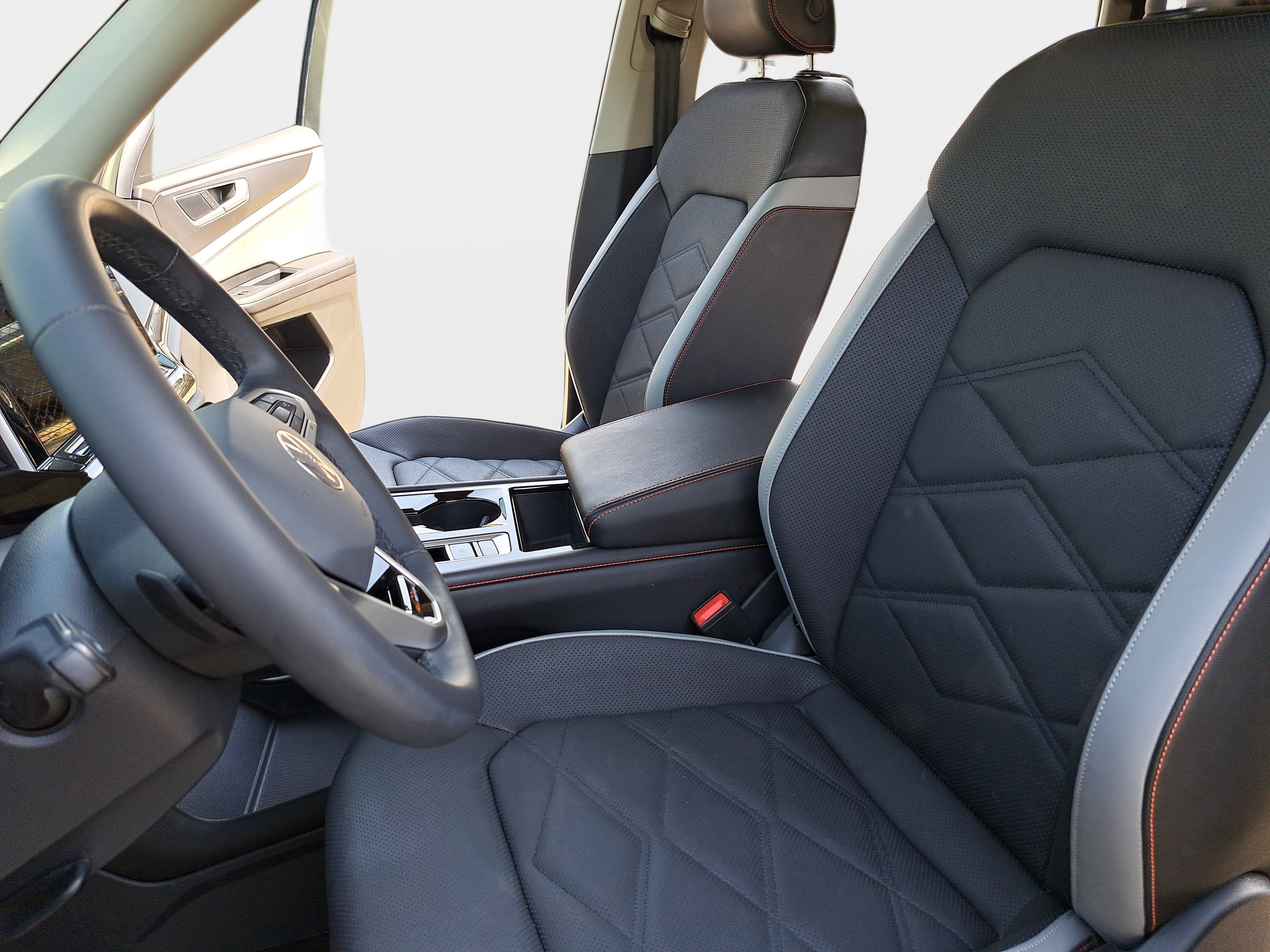 Used 2024 Volkswagen Atlas Peak Edition SE image 17