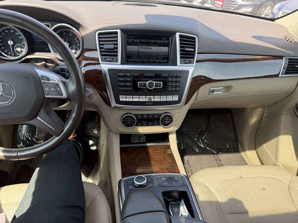 Used 2016 Mercedes-Benz GL 550 4MATIC image 8
