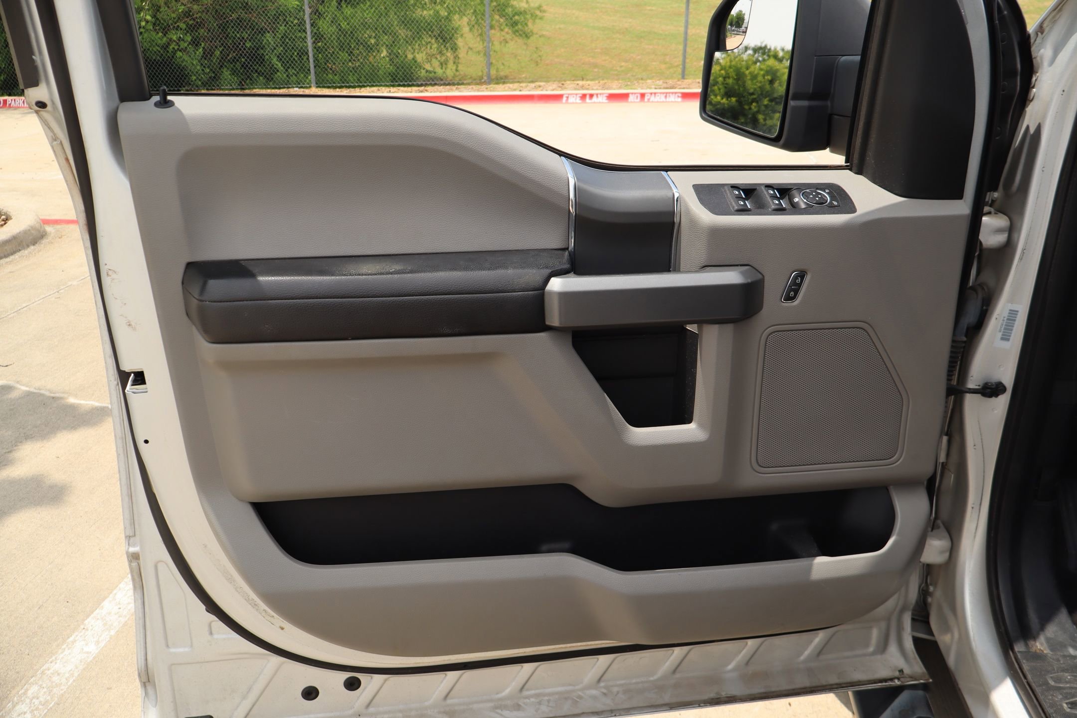 Used 2018 Ford F150 XLT w/ Equipment Group 302A Luxury AWD/4WD image 14